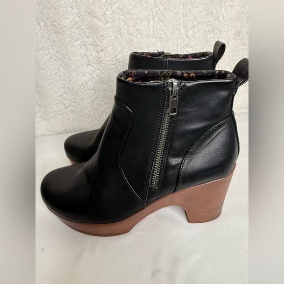 b.o.c. Womens Blakelynn Round Toe Ankle Wedge Boots Black - Picture 6 of 9